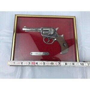 Gun Plaque Colt 38